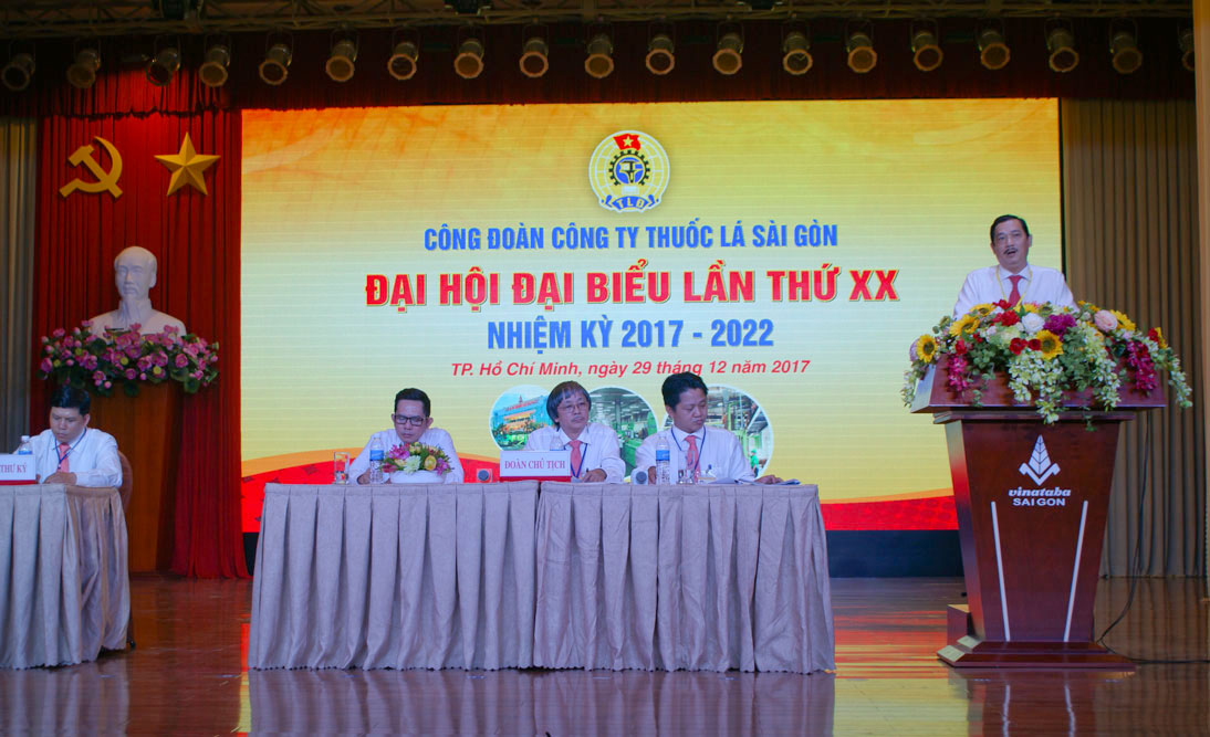 Ông Hồ Kỳ Quốc Hùng – Chủ tịch Công đoàn Tổng công ty Thuốc lá Việt Nam phát biểu tại đại hội
